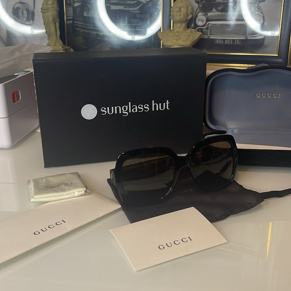 Authentic brand NEW GUCCI Sunglasses Black Green Red ❤️ comes with organizer ❤️ - Picture 12 of 12